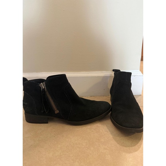UGG Shoes - UGG Black Suede Side Zip Ankle Boots Women's Size 8 Bonham Lug Sole